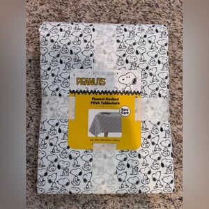 Peanuts SNOOPY Black & White Flannel Backed PEVA Tablecloth 60" x 84" NWT
